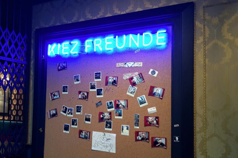 astra_hamburg_freunde_neonreklame