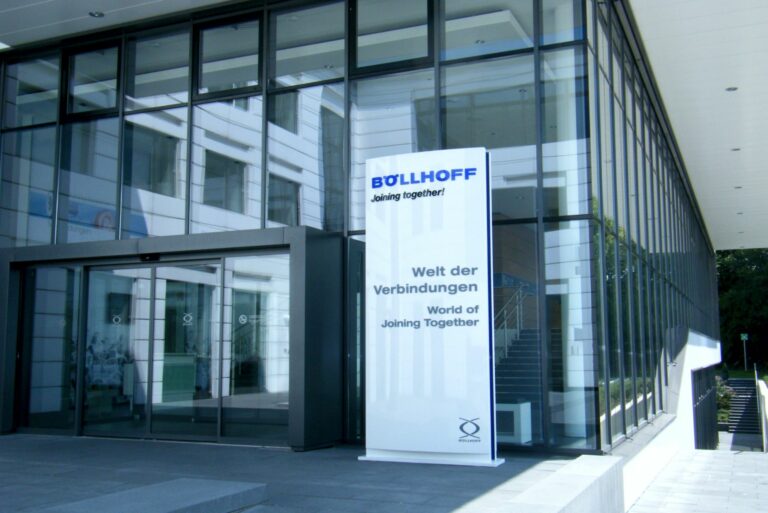 buellhoff_2_werbepylone