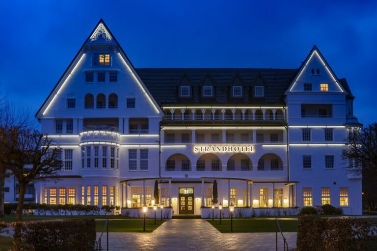 gluecksburg-strandhotel_fassadenbeleuchtung