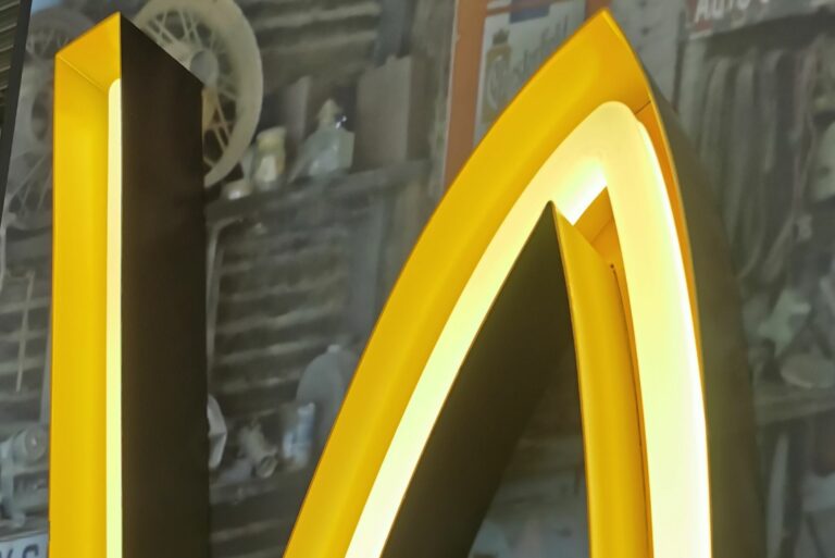 letter_3_neon_signs