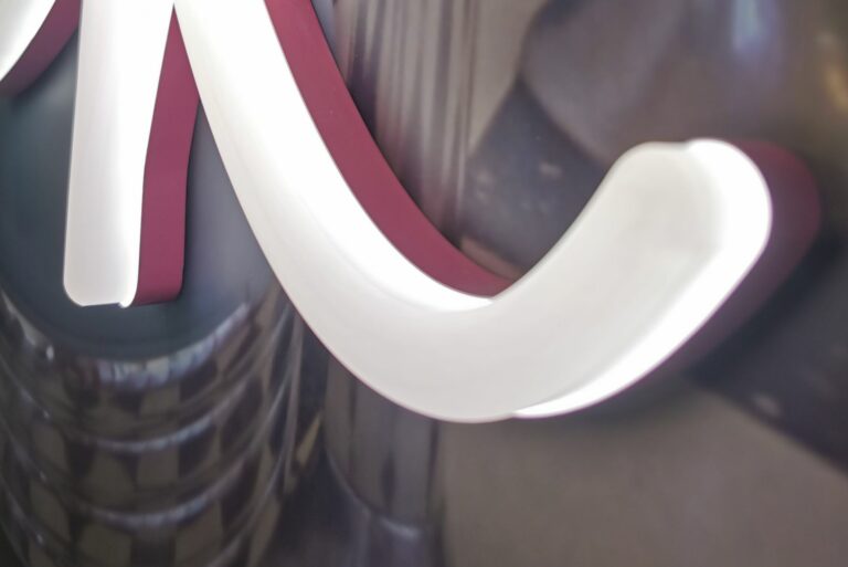letter_6_neon_signs