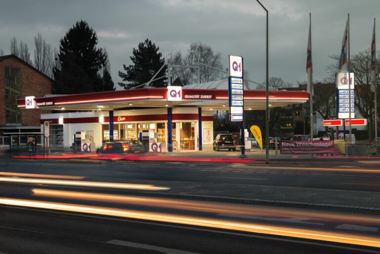 q1_1_tankstelle_fassadenbeleuchtung