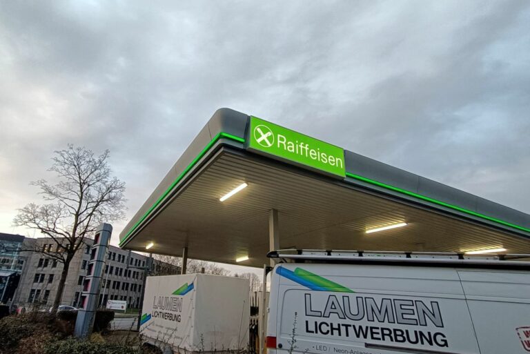 raiffeisen_tankstelle_fassadenbeleuchtung