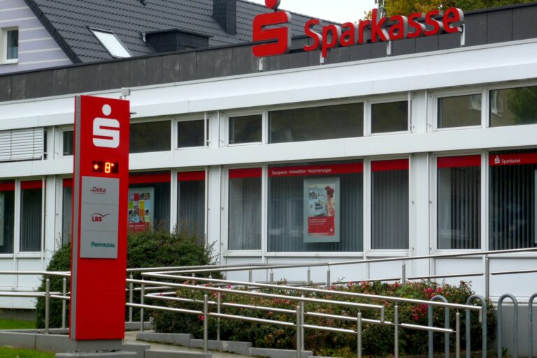 sparkasse_1_werbepylone