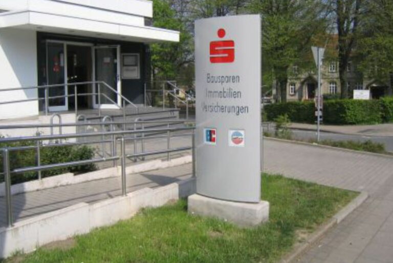 sparkasse_werbepylone